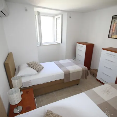 Jacqueline Apartment