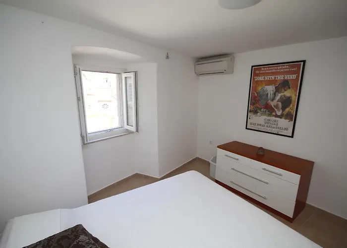 Jacqueline Apartman *